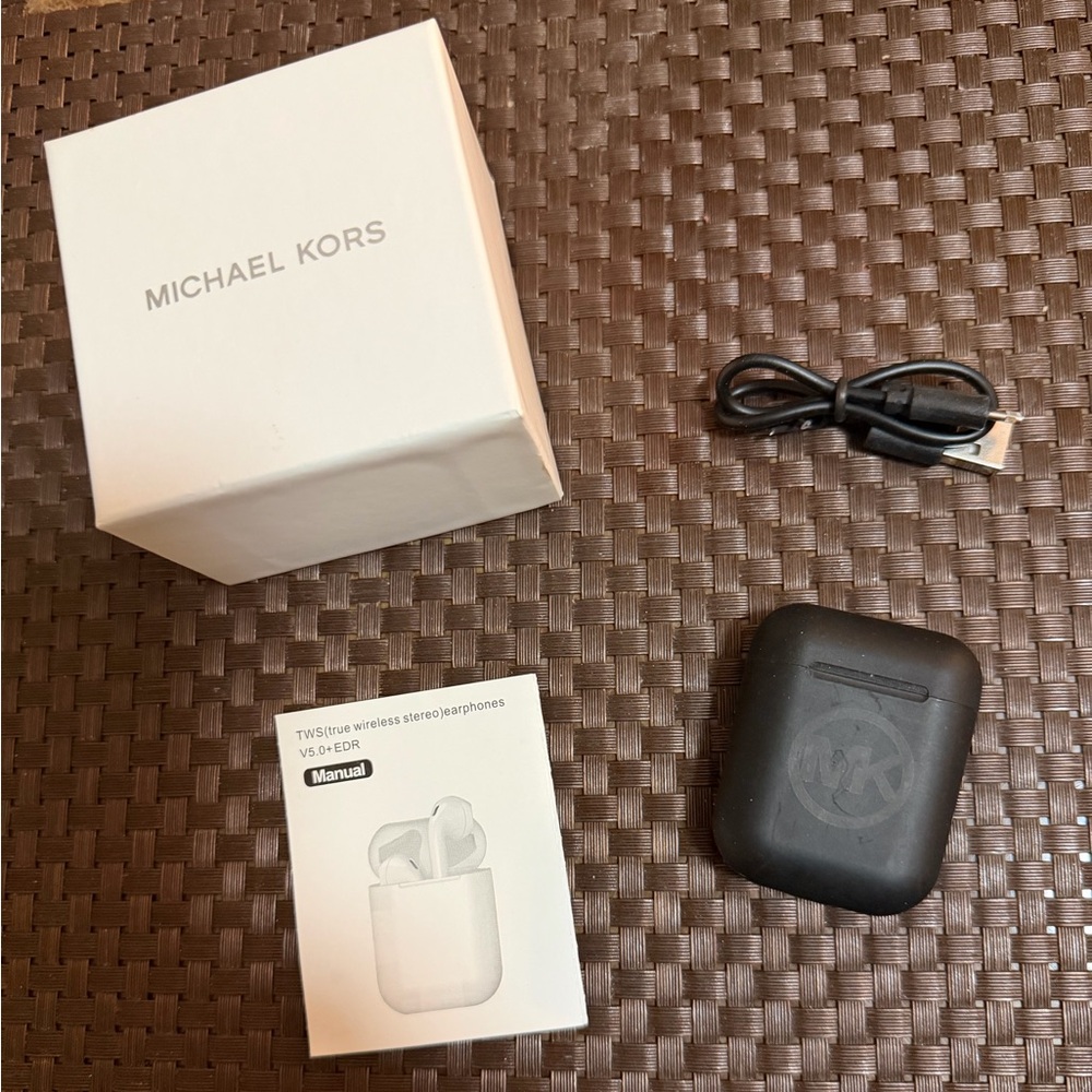 Michael Kors Wireless Earbuds